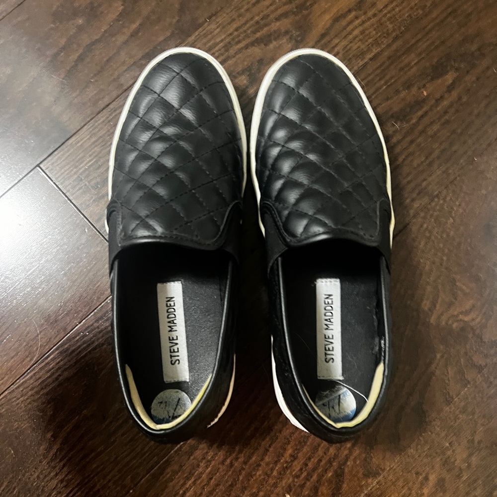 Steve Madden Black Quilted Flats